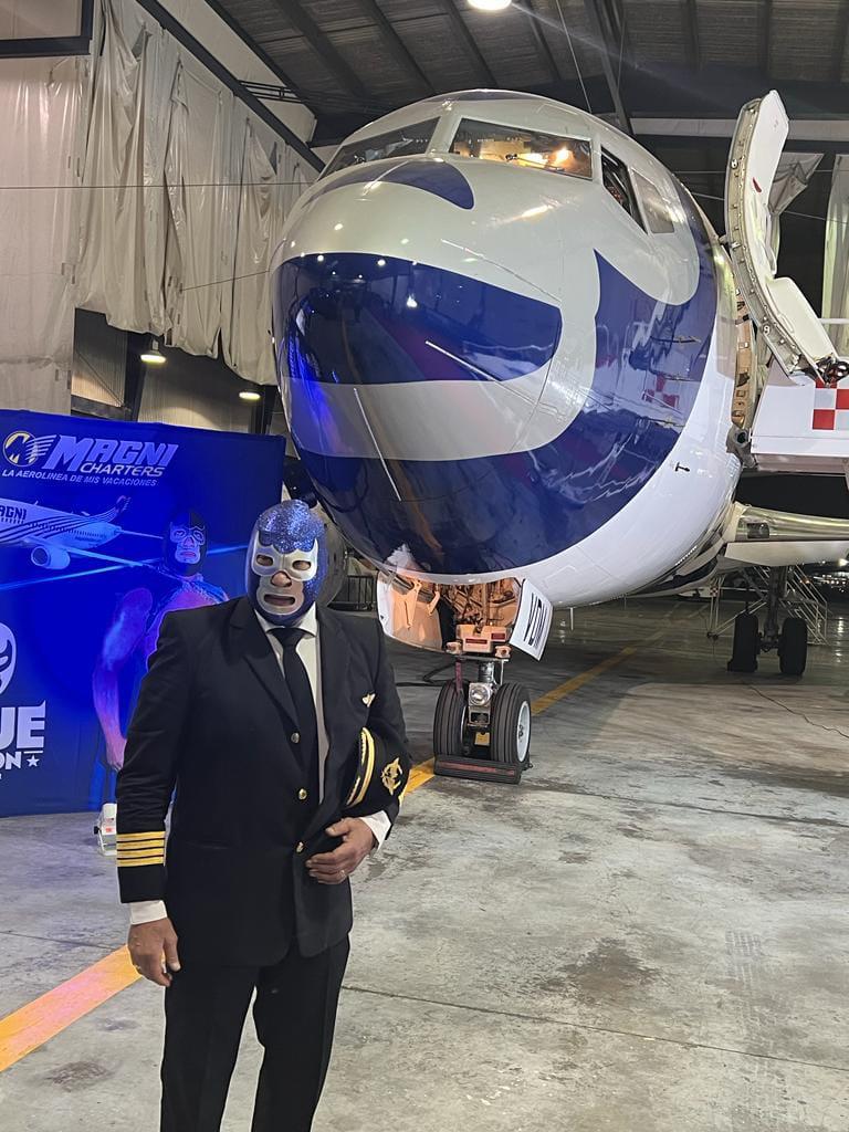 $!Recibe el luchador Blue Demon homenaje por Aerolínea Mexicana