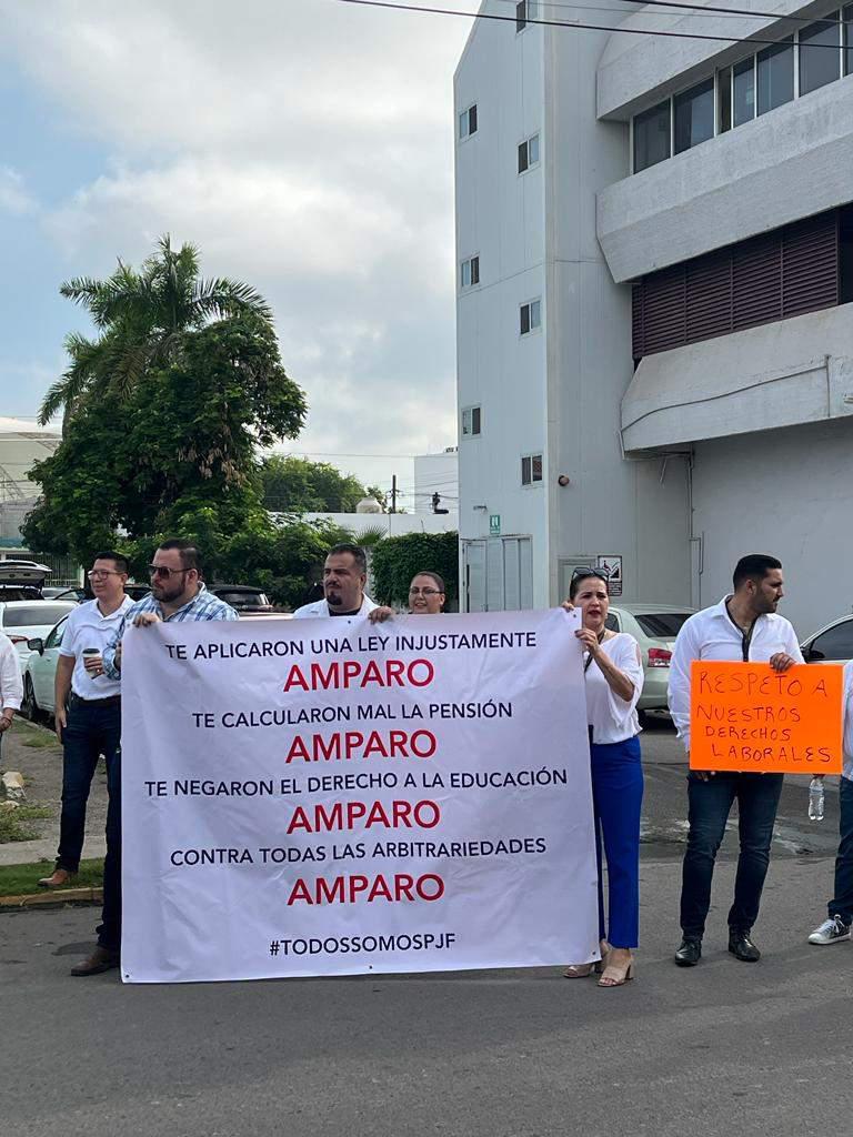 $!Protestan trabajadores del PJF en Mazatlán por reducción al presupuesto y a fideicomisos