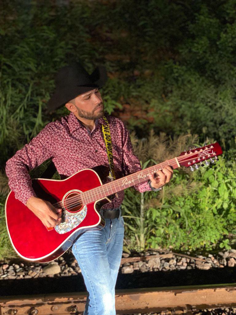 $!Juan Ramírez, una nueva propuesta musical en el regional mexicano