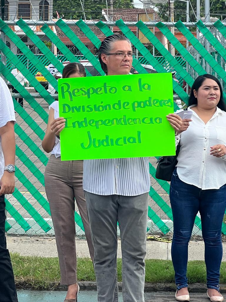 $!Protestan trabajadores del PJF en Mazatlán por reducción al presupuesto y a fideicomisos