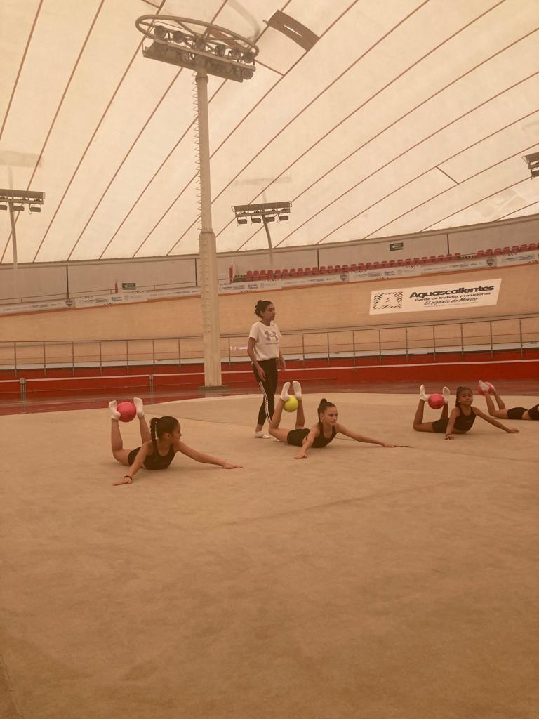 $!Comparten mazatlecas entrenamientos con selección de gimnasia rítmica de Aguascalientes