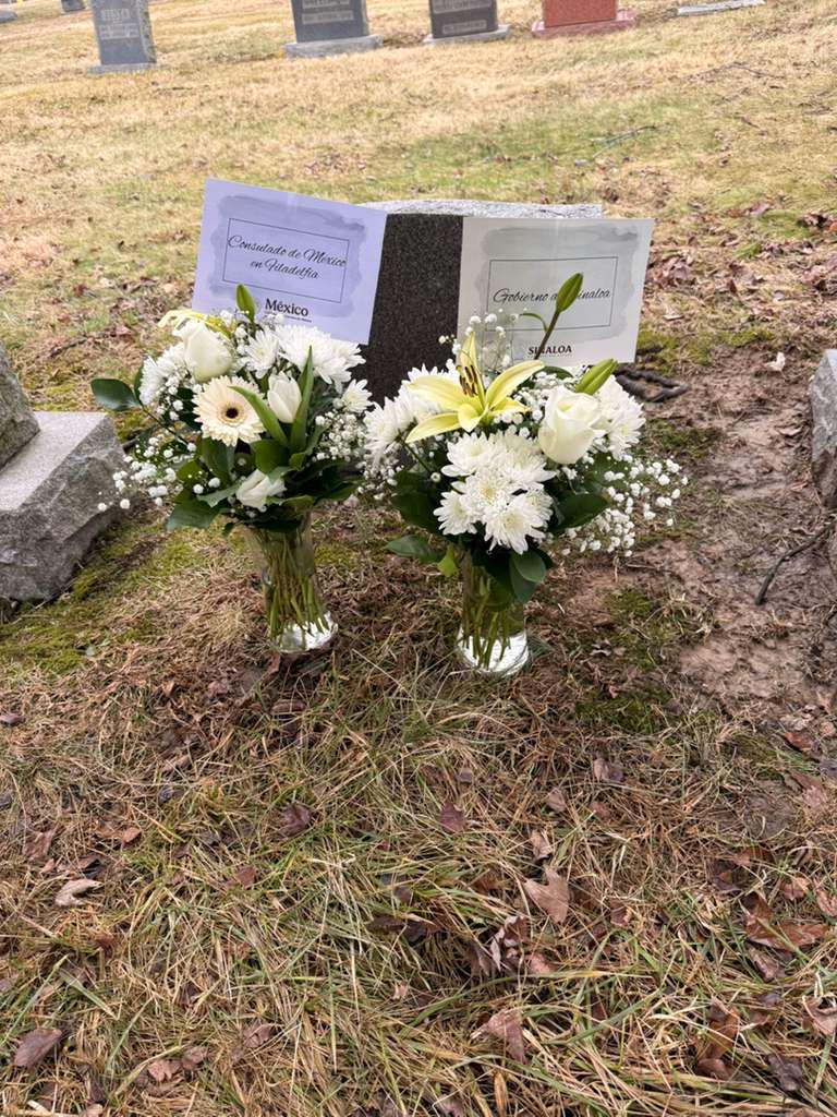 $!En el cementerio Holy Cross, en Filadelfia, descansan los restos del poeta sinaloense Gilberto Owen.