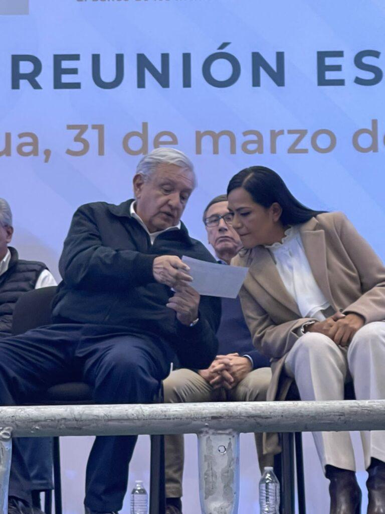$!AMLO en Juárez: en privado lamenta tragedia migrante, en público evade a los migrantes