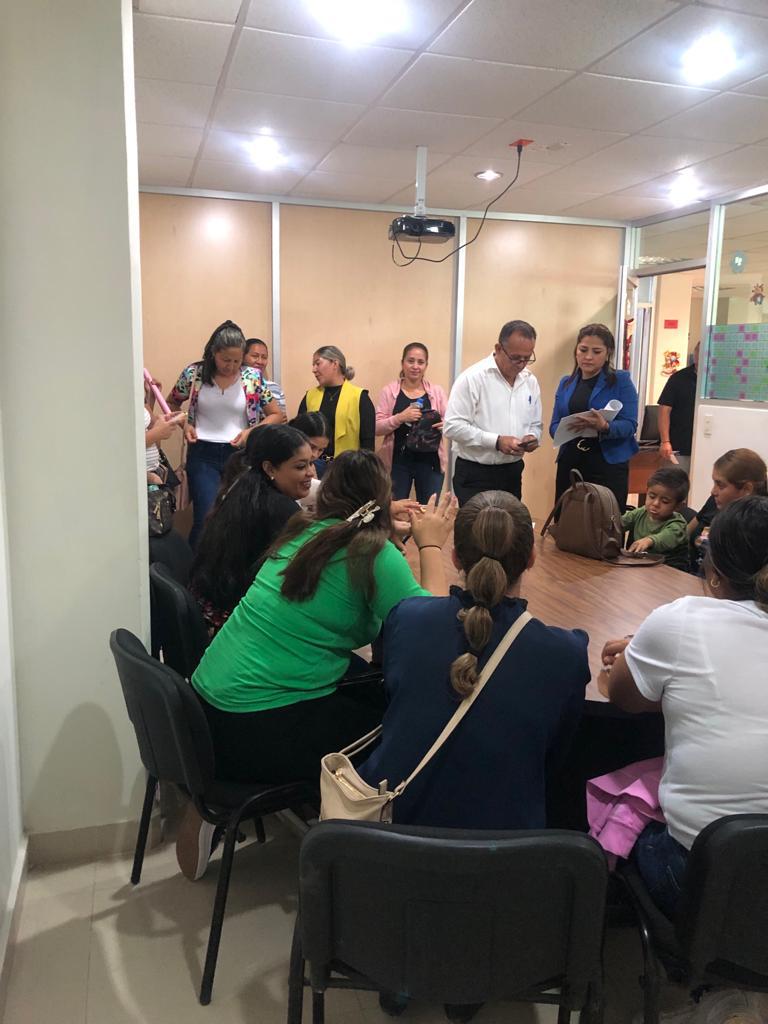 $!Toman padres de familia la SEPyC en Mazatlán, tras 16 días de tener cerrado kínder en El Quelite