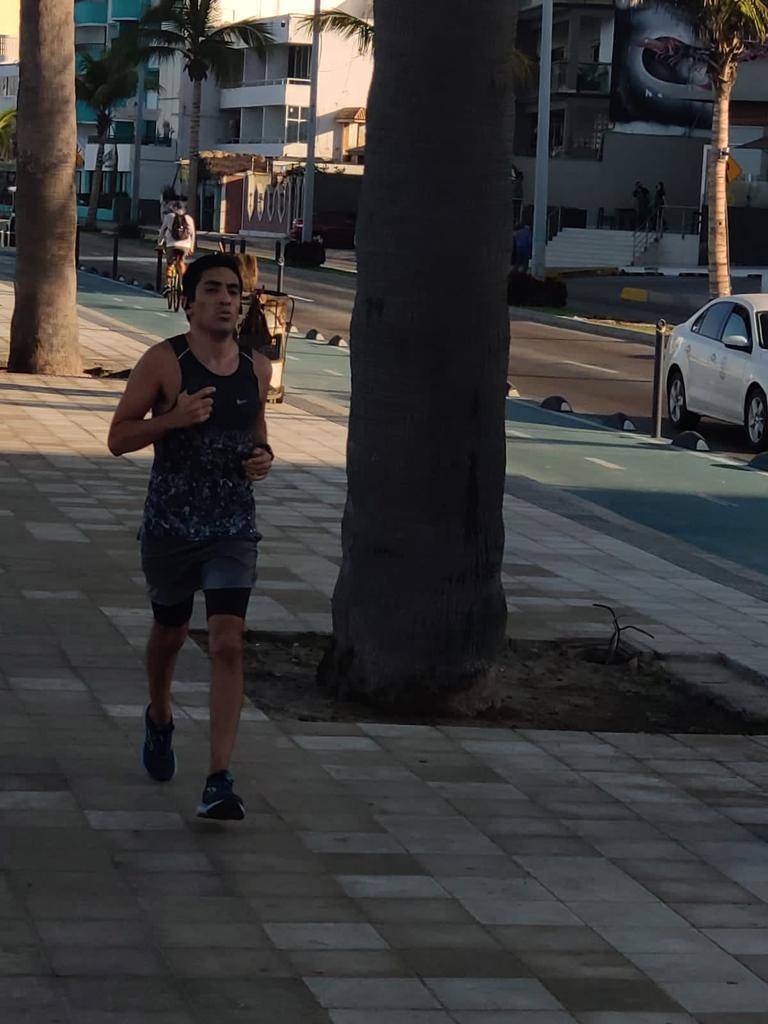 $!Germán Díaz tiene su propio Maratón y corre los 42K en el Malecón de Mazatlán
