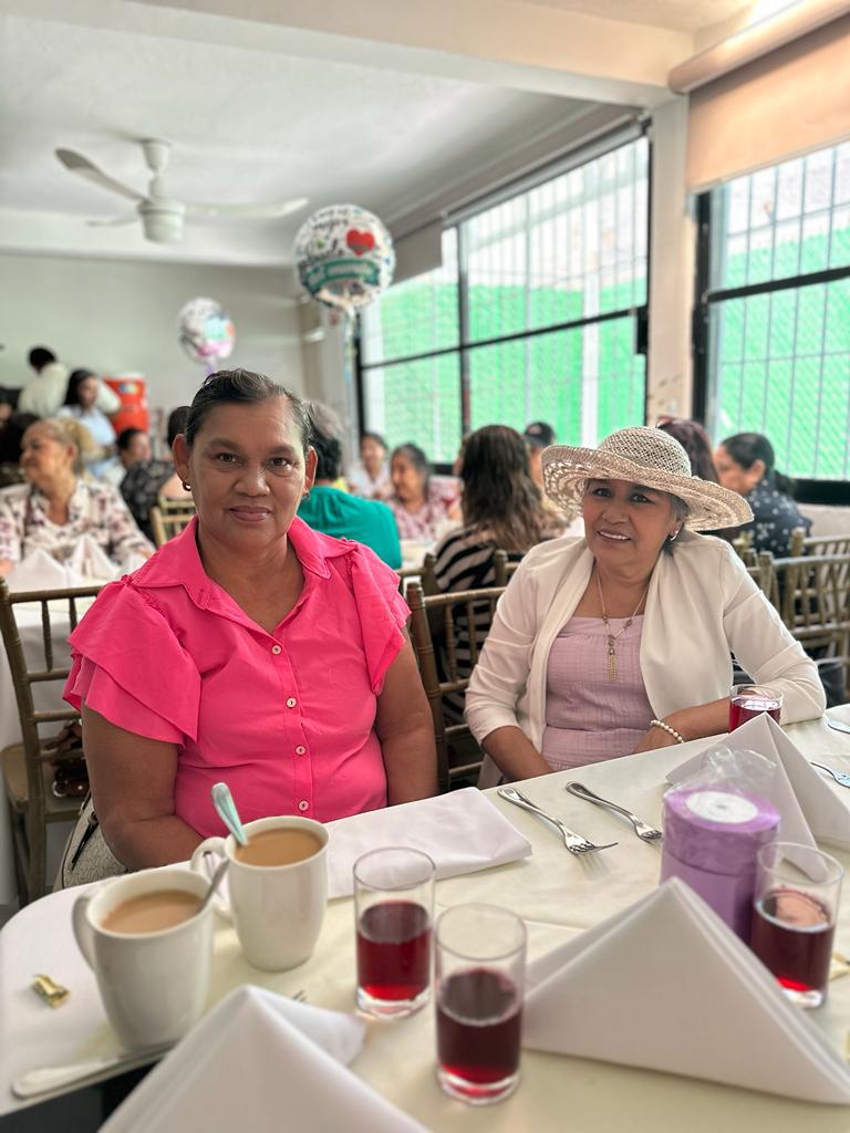 $!María de jesús Ayón y Lidia Benítez.
