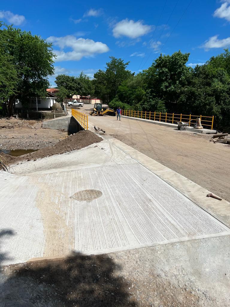 $!Supervisa Rocha Moya construcción de puente en La Apoma, Badiraguato
