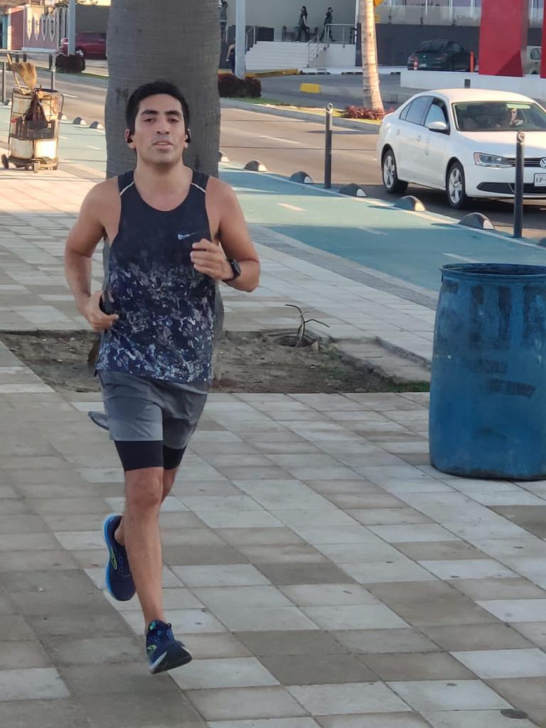 $!Germán Díaz tiene su propio Maratón y corre los 42K en el Malecón de Mazatlán