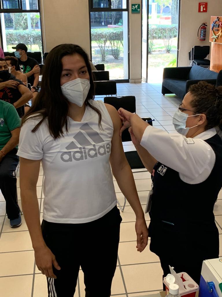 $!Vacunan contra Covid-19 a deportistas mexicanos que competirán en Juegos Olímpicos de Tokio