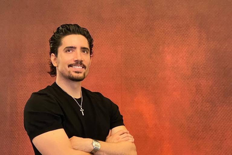 Alex Fernández arrasa con ‘Loco por volverte a ver’