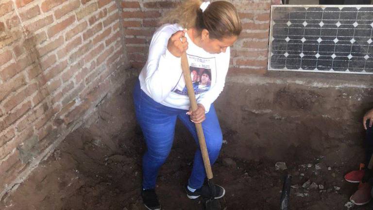 La rastreadora y su hija se dedicaron a la búsqueda de Alejandro en un predio, pese a las amenazas.