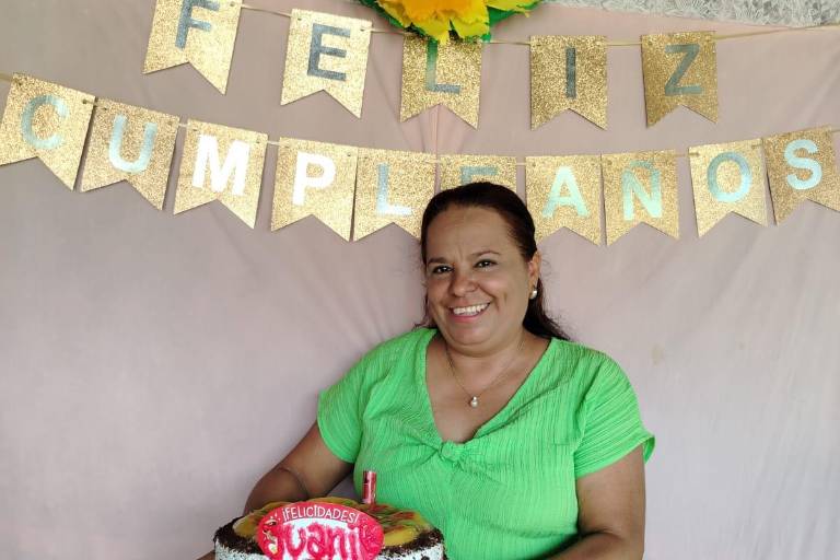 Celebra Juanita Aguilar López su cumpleaños 49 en familia