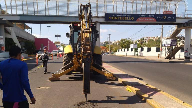 El cierre es por la avenida Álvaro Obregón, a la altura de la plaza Galerías San Miguel.