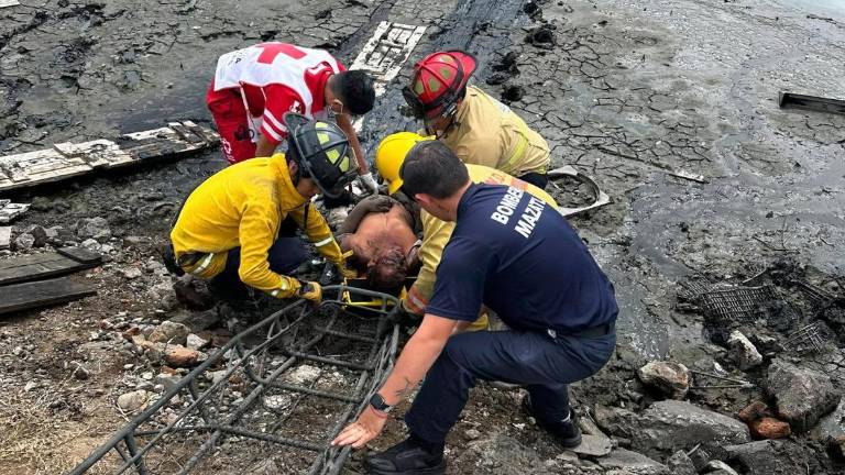 Un adulto mayor, de 75 años, y que se encontraba desaparecido desde hace dos días, fue encontrado con vida y atrapado entre el lodo de la marisma.