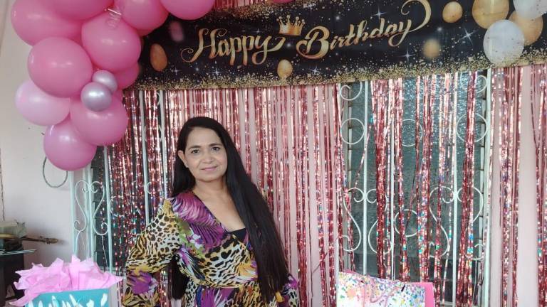 Evangelina Cebreros Machado celebró su cumpleaños 50.