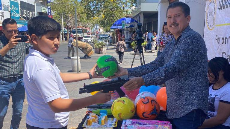 El líder de la UCC, Óscar Sánchez Beltrán, manifestó aprobación a esta nueva disposición de prohibir venta de armas de juguete.