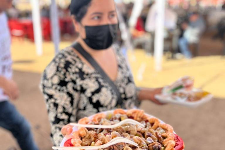 Inauguran la Feria del Ostión en playas de Celestino Gazca, en Elota