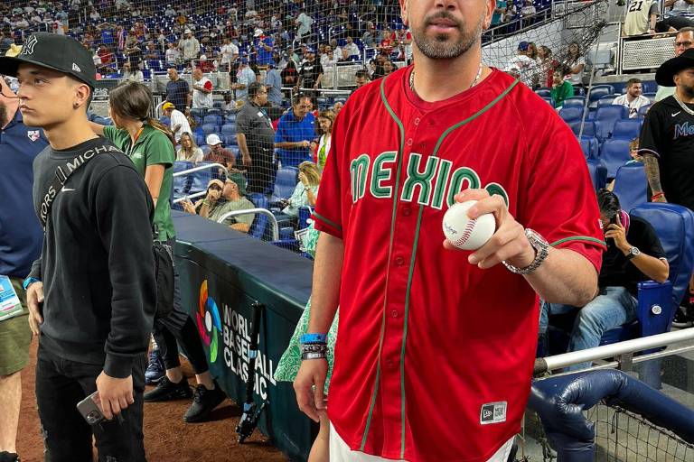 Óliver Pérez hace el primer pitcheo antes del Puerto Rico-México