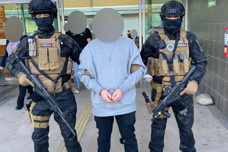 El arrestado es investigado por el delito de homicidio calificado cometido con arma de fuego.