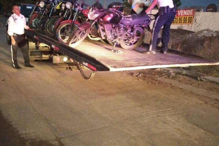 Policía de Culiacán ‘peina’ Alturas del Sur y asegura 16 motos