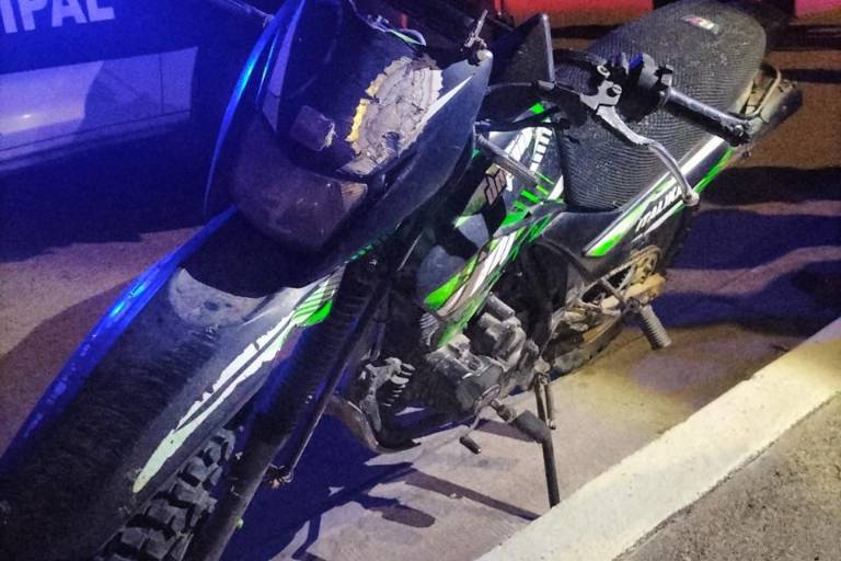 Motociclista resulta lesionado tras derrapar en el malecón de Teacapán, Escuinapa