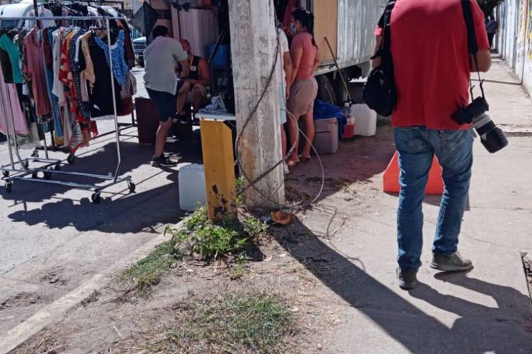En Mazatlán, grabación de serie genera tráfico en el malecón y roces de personal de seguridad con la prensa