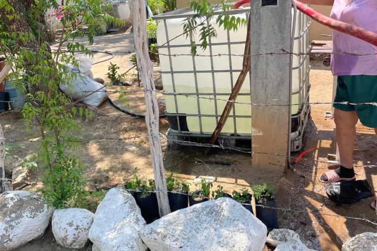 Atiende Sebides con pipas de agua a comunidades en 13 municipios