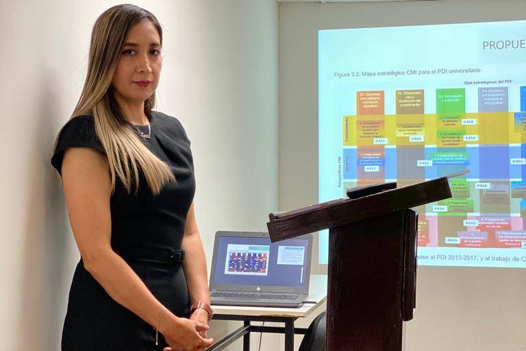 Obtienen grado de Maestros