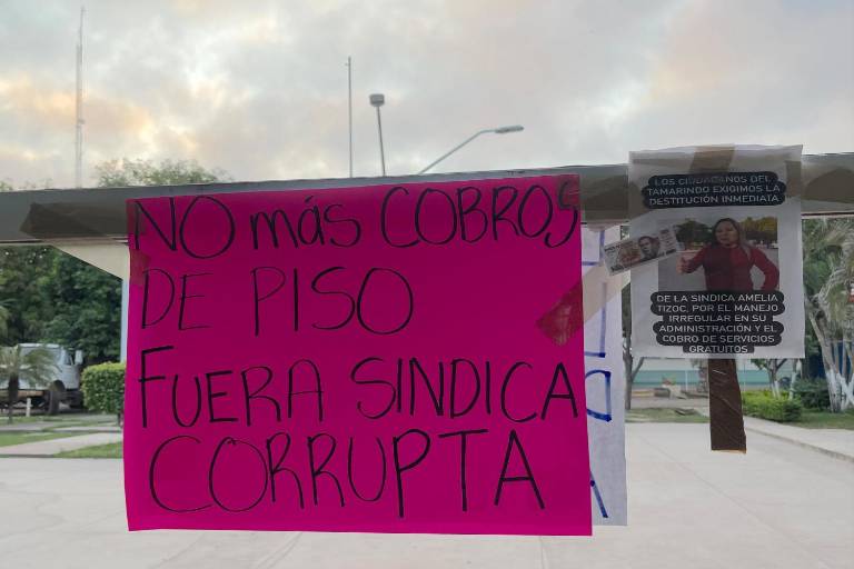 Habitantes de El Tamarindo toman oficinas de la Sindicatura y piden destitución de María Amelia Tizoc Benítez