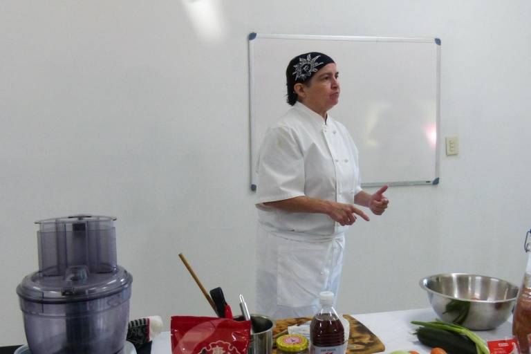 Aprenden de cocina coreana con a chef Clark León