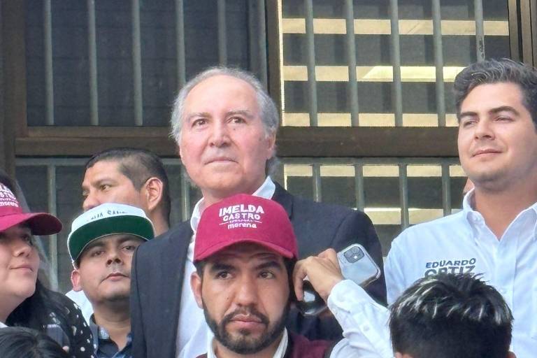 Llega Eduardo Ortiz al INE para respaldar a Paloma Sánchez