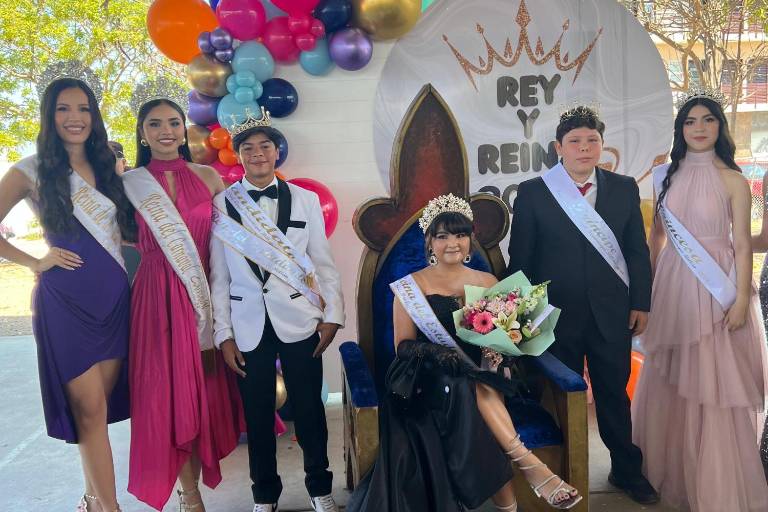 Recibe Cryssol Altamirano su corona de manos de la Realeza