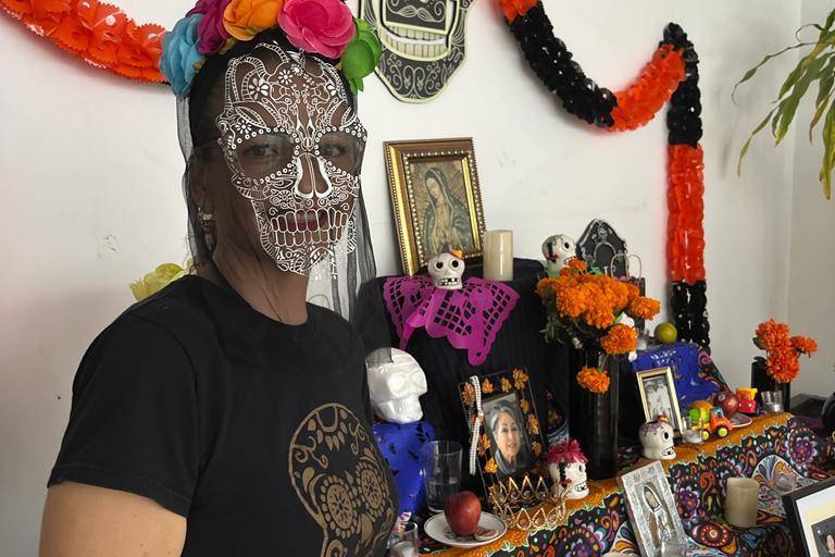 Honran a los fieles difuntos con tradicional convivencia