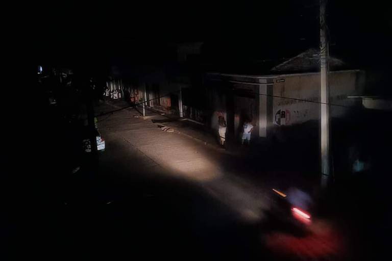 Escuinapa y la zona del valle pasan la noche a oscuras y con calor
