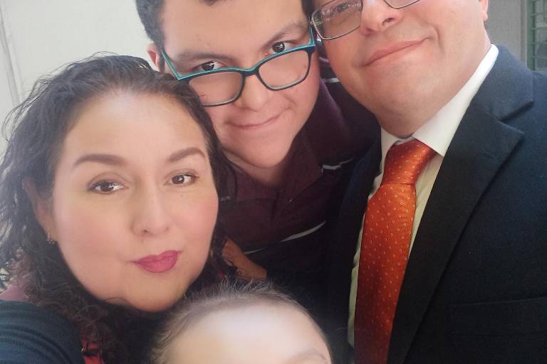 Obtienen grado de Maestros