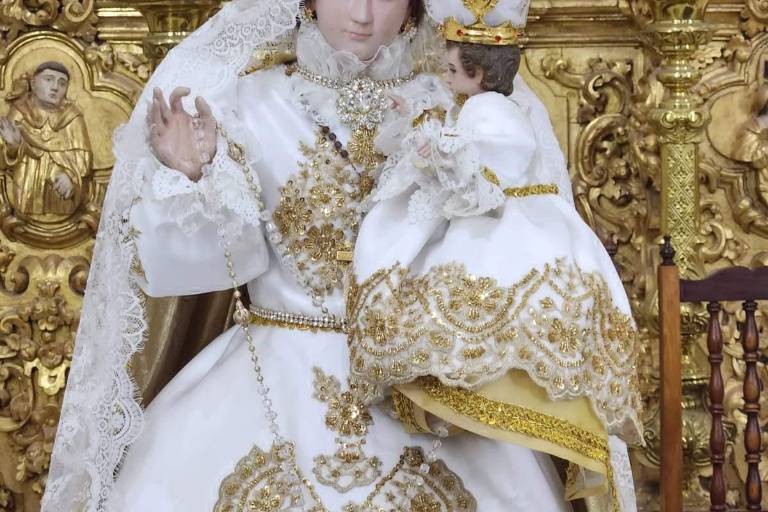 Nuestra Señora del Rosario tiene vestido nuevo e inicia su novenario