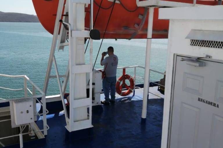 En Topolobampo, impiden atracar a barco de Transportes Marítimos de California