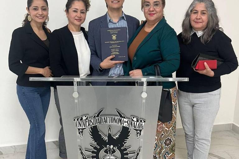 Obtiene grado de Maestro en Historia con Honores