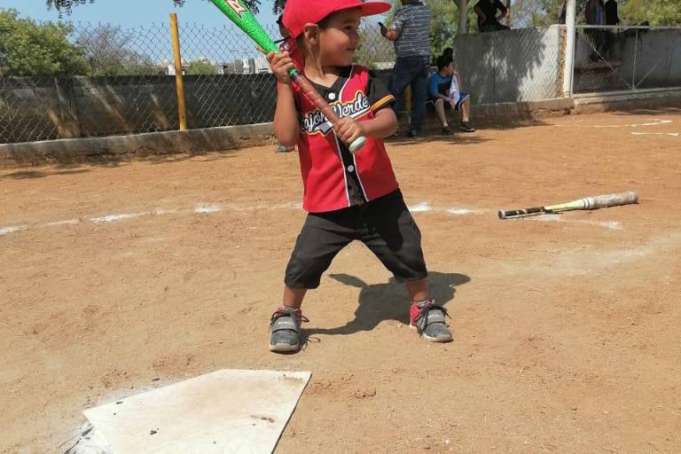 Candente jornada de la Toronja en la Liga Pelikanos