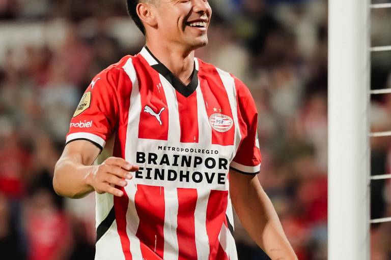 Chucky Lozano anota doblete con el PSV en regreso de la Eredivisie