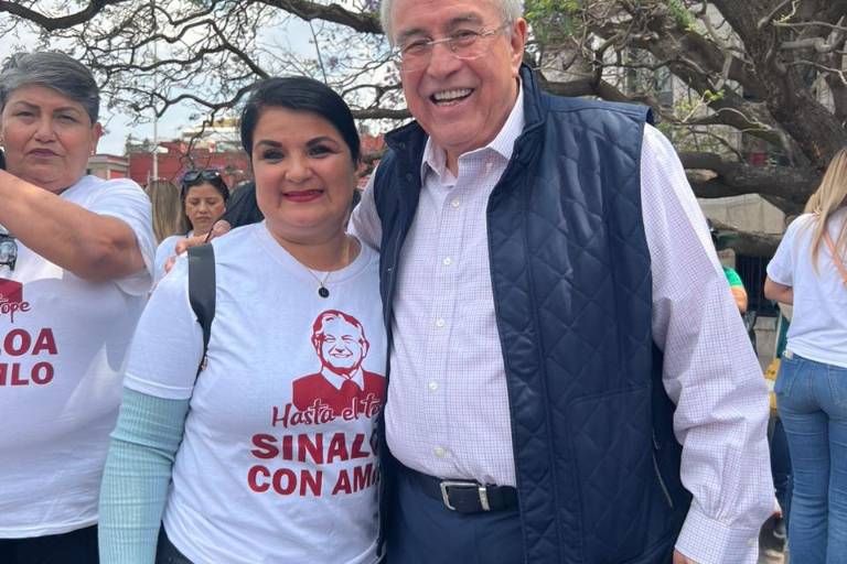 Rocha Moya y otros políticos sinaloenses asisten a mitin de AMLO