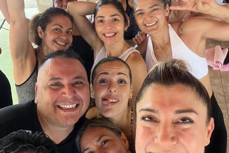 Disfrutan miembros de Ludus Magnus y FIAMA de una sesión de acondicionamiento masivo