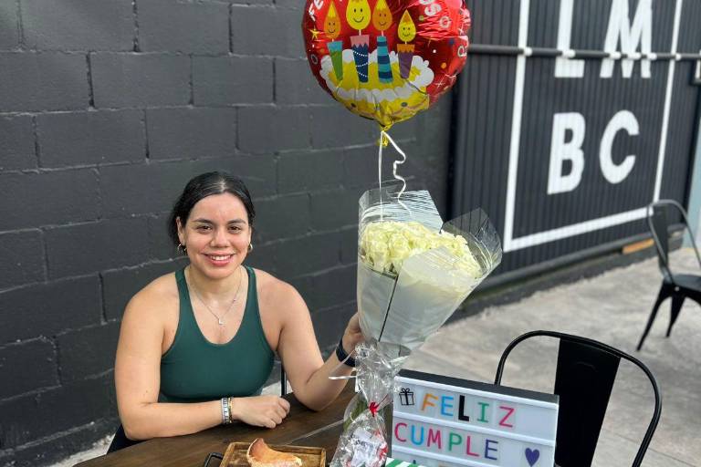Celebran amigos un cumpleaños más de Linda Rentería