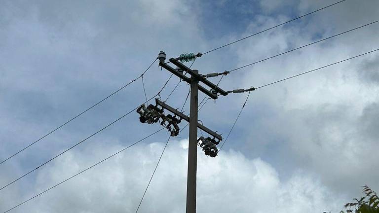 El transformador empezó a tronar alrededor de las 10:40 de la mañana.