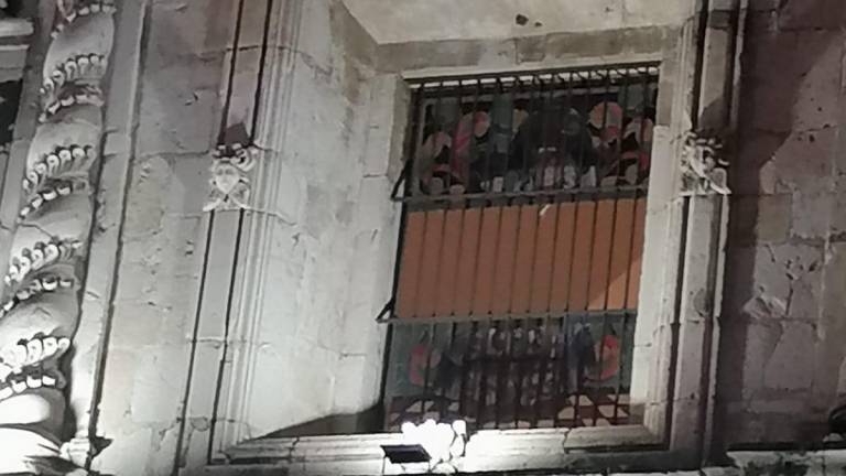 El vitral del templo de Nuestra Señora del Rosario sufrió daños con reciente huracán