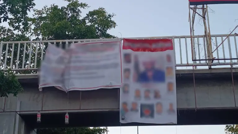 Autoridades retiraron las lonas con mensajes atribuidos a grupos criminales en puentes de Culiacán.