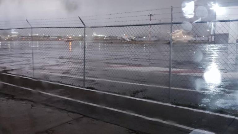 La lluvia ha impedido los arribos y salidas de las aeronaves.