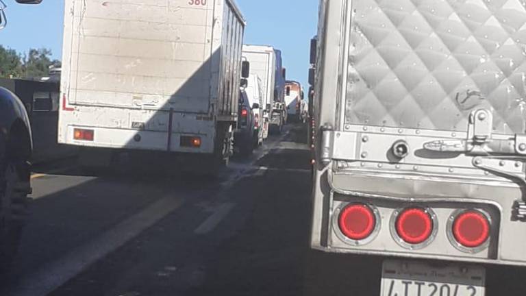 La fila alcanzaba al menos dos kilómetros.