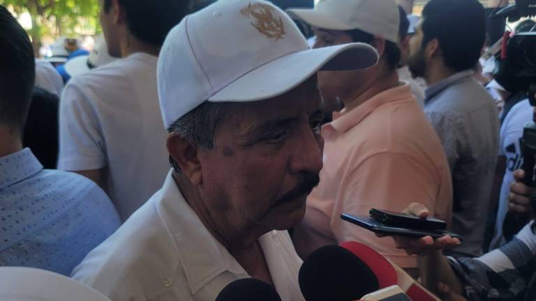 El ex Alcalde de Culiacán acusó que desde el Ejecutivo Estatal cometen atropellos contra sus opositores para que no alcancen puestos de autoridad.