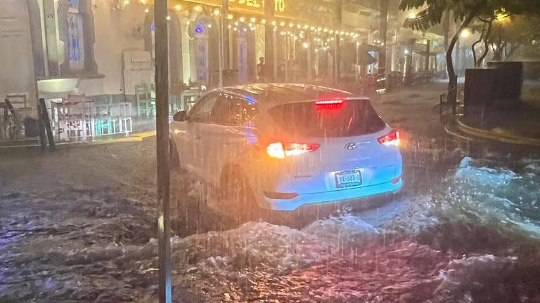 Las calles del Centro Histórico se muestran totalmente inundadas.